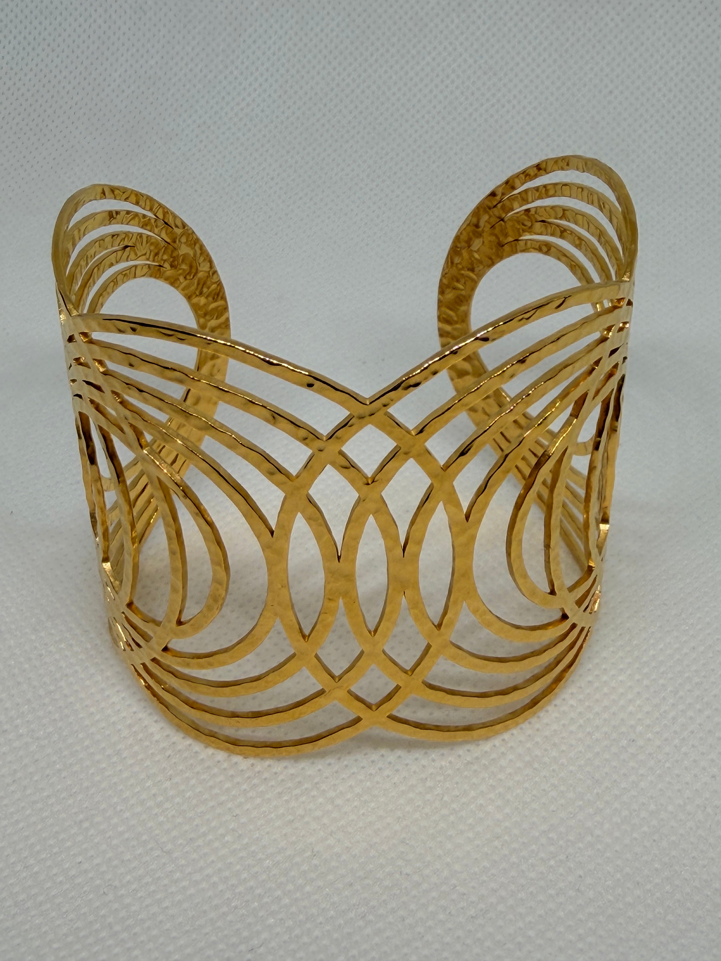 Brazalete Ola: Ideal Para complementar cualquier Look