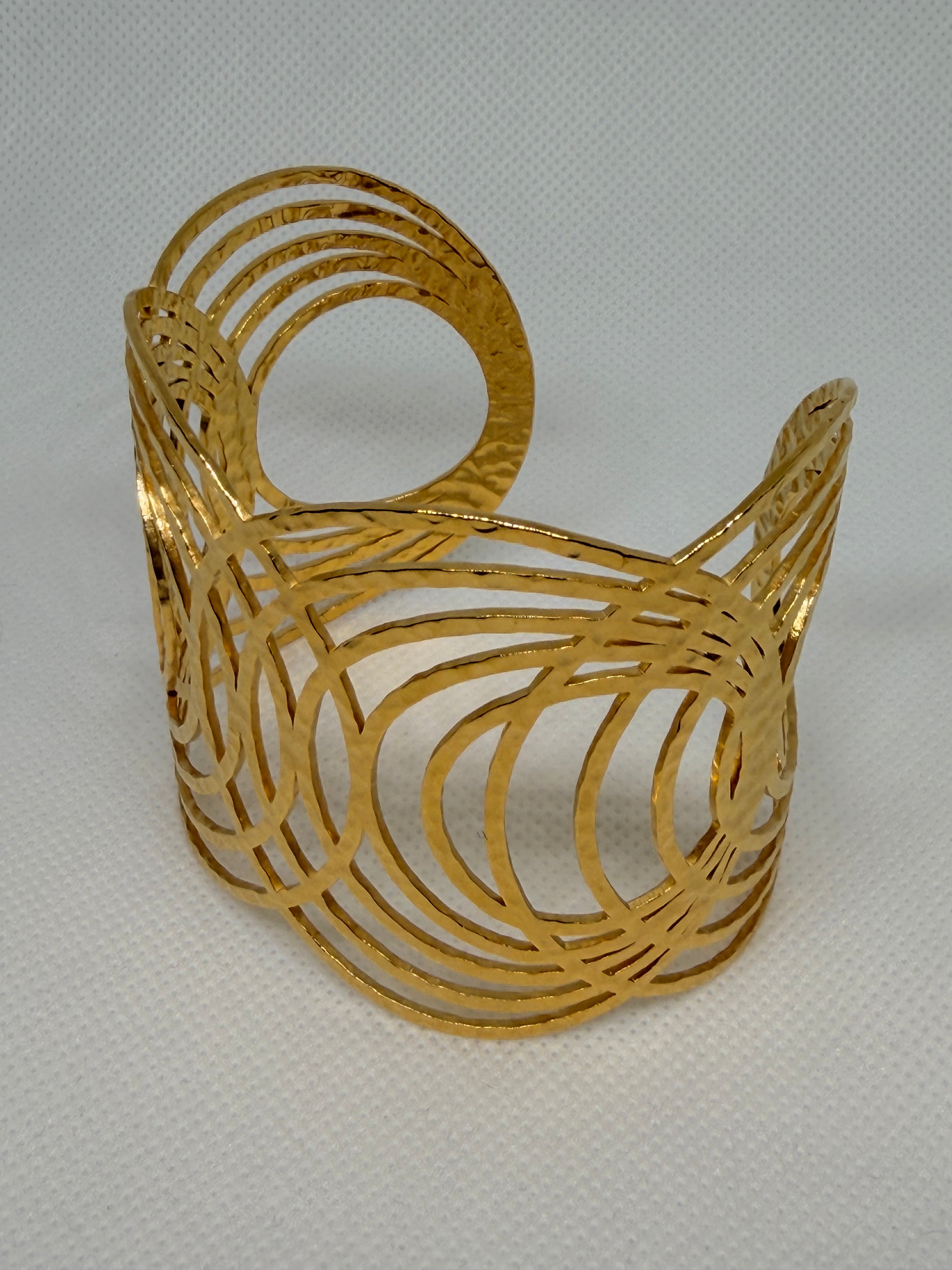 Brazalete Ola: Ideal Para complementar cualquier Look
