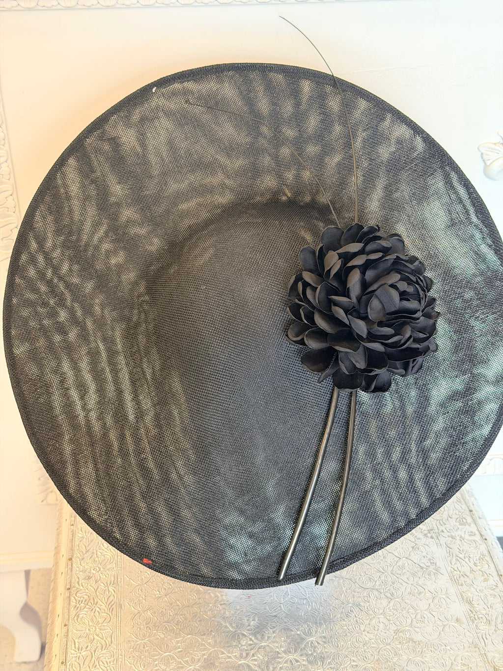 Pamela Petunia: Ideal para Complementar Tu Look de Invitada de Día