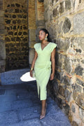 Vestido Clara: Midi con Fruncido Central y Hombreras | Color Pistacho Made in Spain