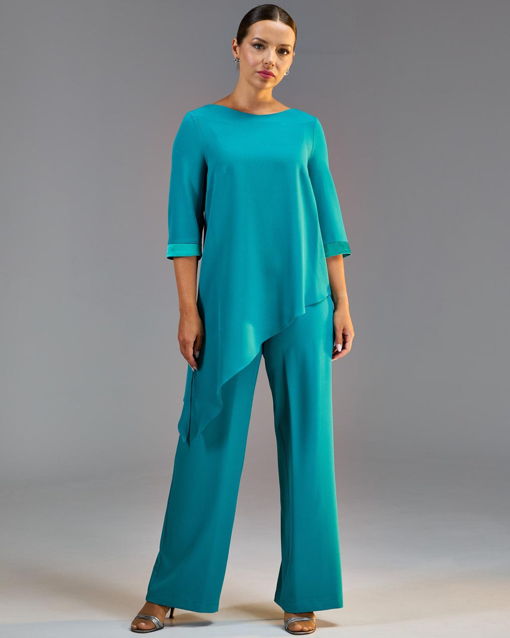 Conjunto Cullera: Elegancia Asimétrica y Estilo Contemporáneo