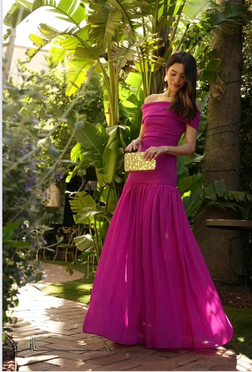 Vestido Elira: Elegancia Larga con Escote Barco y Falda de Gasa | Made in Spain