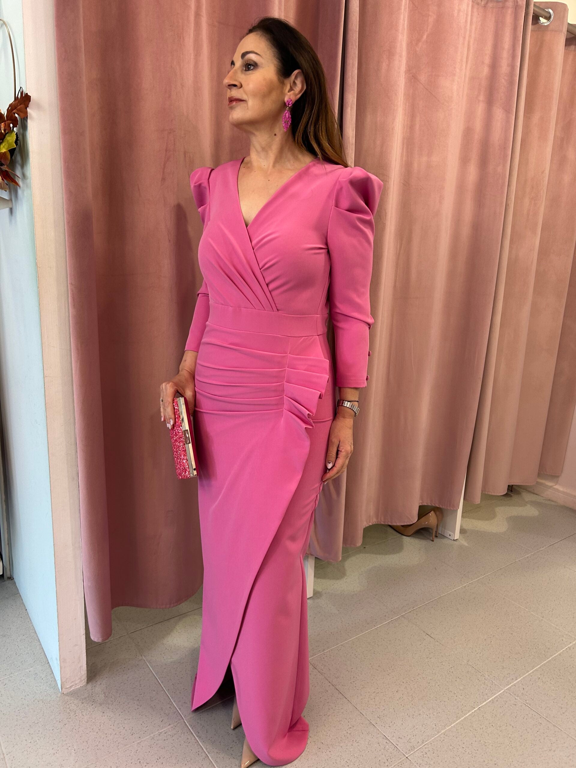 Vestido Laura: Elegancia Larga con Hombreras y Fruncido Estilizador | Made in Spain