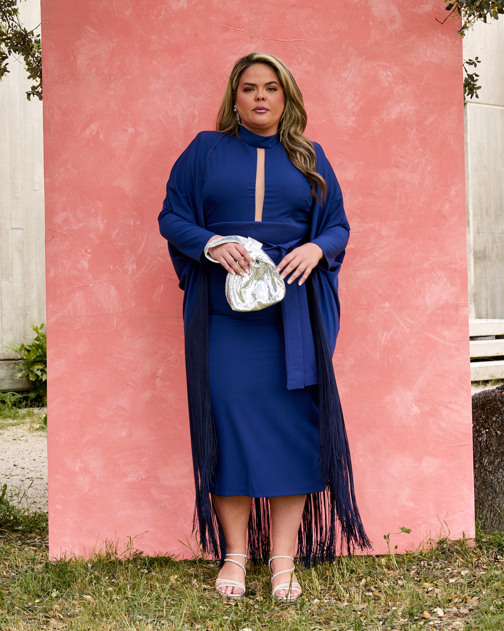 Vestido Sevilla: Maxi Capa Con Flecos aportando Movimiento