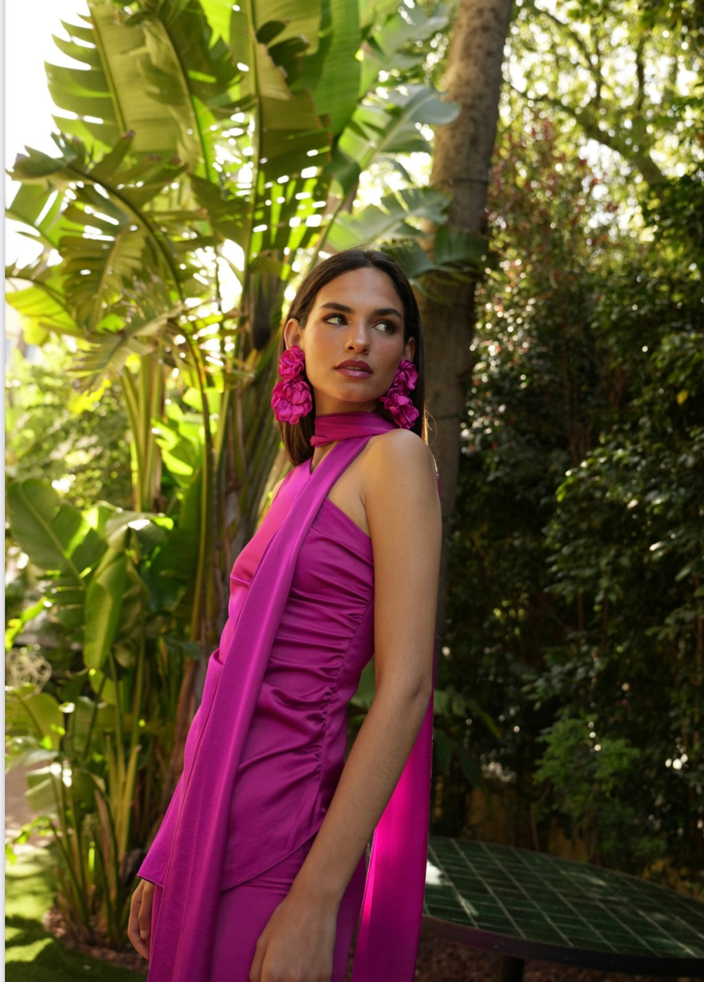 Conjunto Seul: Dos Piezas de Raso con Blusón Asimétrico y Pantalón de Tiro Alto | Invitada Chic