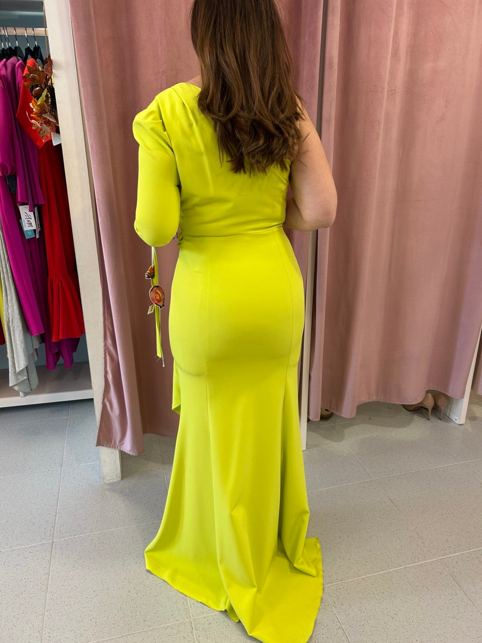 Vestido Llavanda: Corte Asimétrico con Lazo Central | Invitada Ideal Made in Spain