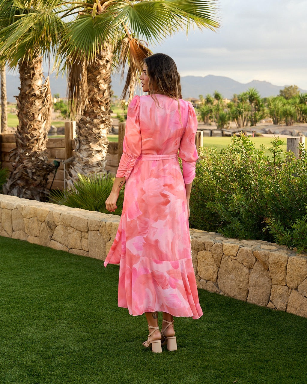 Vestido Paola: Estampado Exclusivo y Corte Bata que Enamora